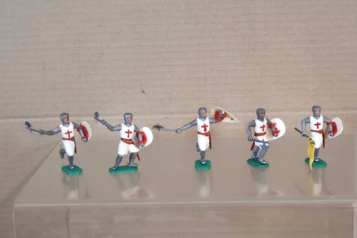 TIMPO SWOPPETS 5 x CRUSADER KNIGHTS with AXE & SPEAR ol