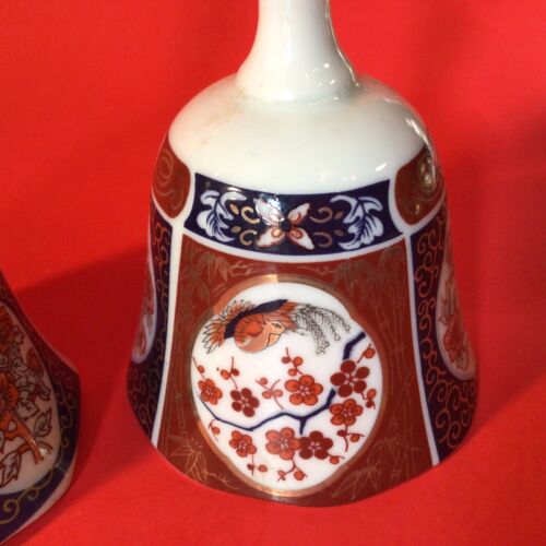 CAMPANA PORCELLANA STILE IMARI SET 2 UCCELLINI FLOREALI FIORI CILIEGIO BORDO ORO - Foto 4 di 7