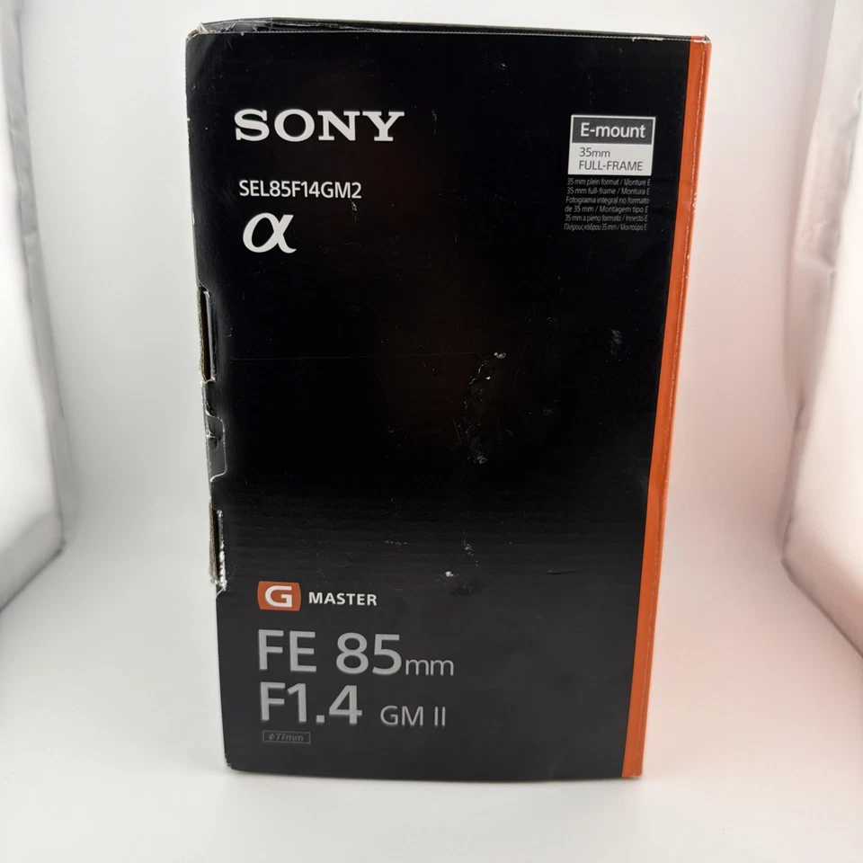 READ Sony FE Full-Frame 85mm f/1.4 GM II Camera Lens with bag and hood - Image 2 of 4