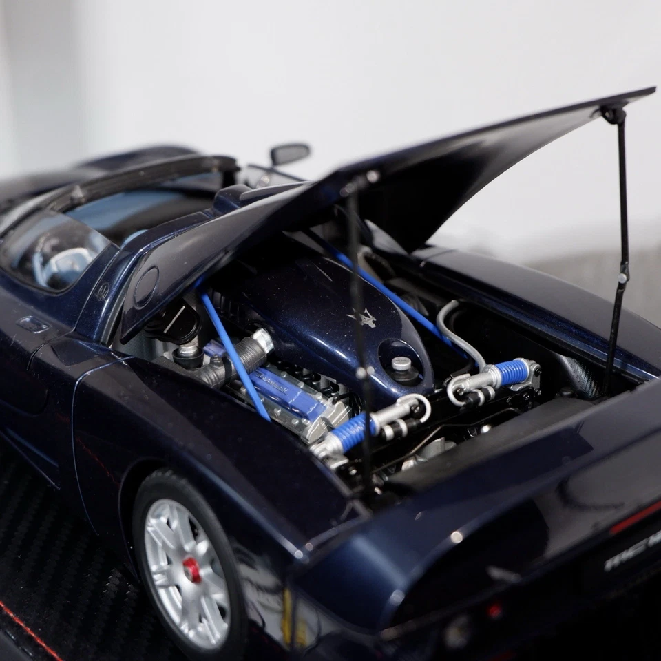AUTOart Signature 1:18 Maserati MC12 in Dark Blue - Image 4 of 4