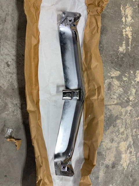 Chrysler New Yorker Wagon 1956 parachoques delantero sobre el centro del conductor Foto 3 de 4