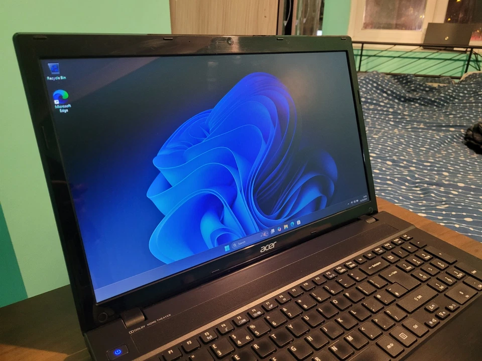 Acer Aspire V3-772G 17.3" Laptop Intel i7 NVIDIA 16GB RAM 256GB SSD 1.5TB HDD - Image 4 of 4