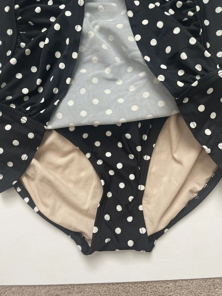 MERONA ❤️ Traje de Baño VESTIDO UNA PIEZA RUCHED Negro Lunares Mediano Usado en Excelente Condición Foto 4 de 4