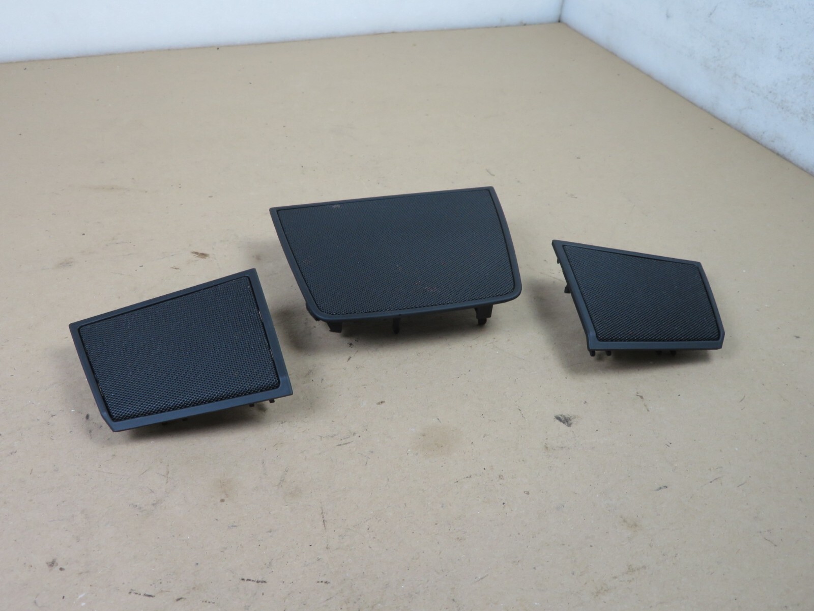 2014-2017 MASERATI GHIBLI FRONT DASHPANEL SPEAKER TWEETER GRILLE COVER SET OEM