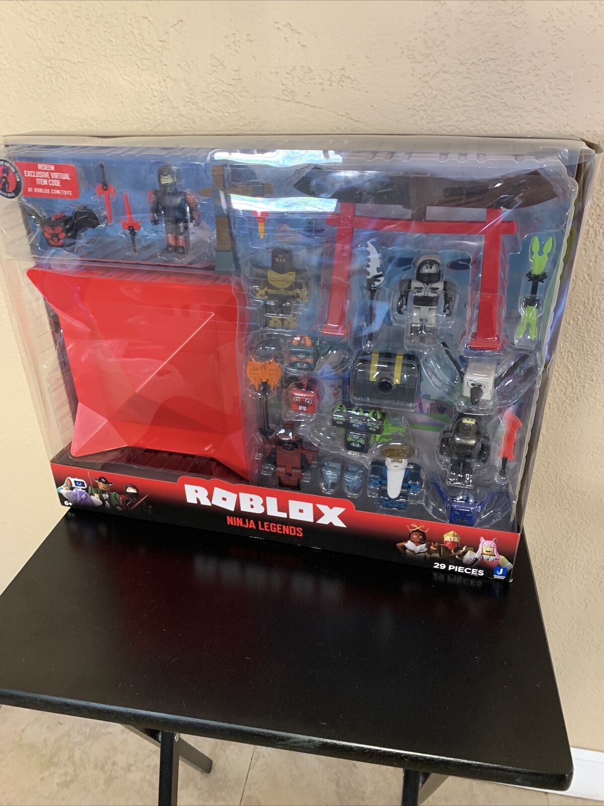 Roblox Ninja Legends 29 Pieces Playset 6 Figs + Accessories & Virtual Code  New!