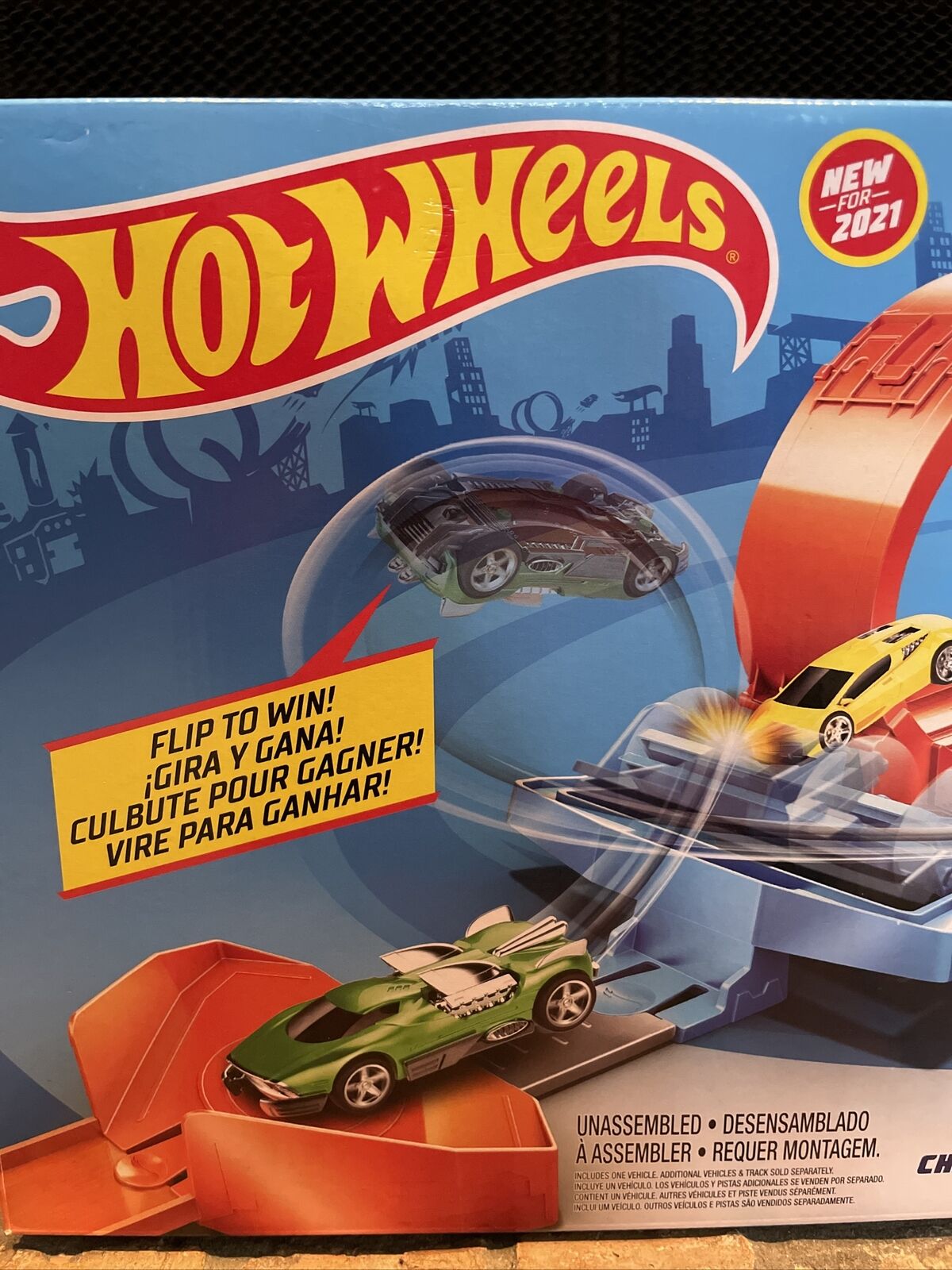 ​Hot Wheels® Loop Stunt Champion™ Track Set with Dual-Track Loop, Dual  Launch, Spring Ramp & 1 Hot Wheels® Car for Kids 4 Years Old & Older