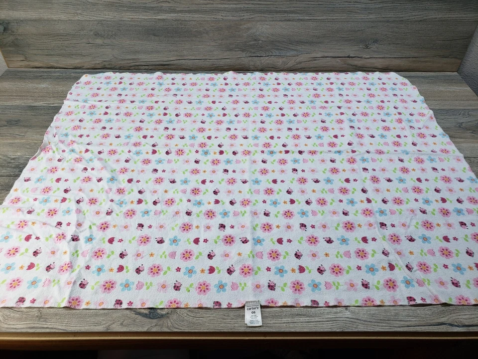 Manta de recepción de franela floral Ladybug para bebé Carter's Foto 3 de 4