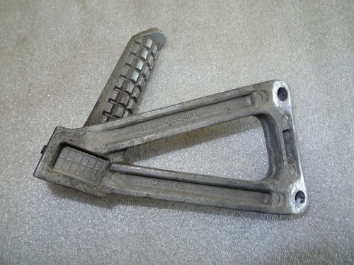 Kawasaki ZXR 750 L ZX750L Rear Left Footrest + Holder Footrest Holder - Picture 3 of 3