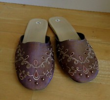 Stylish Brown Embroidery Slippers - Size 7