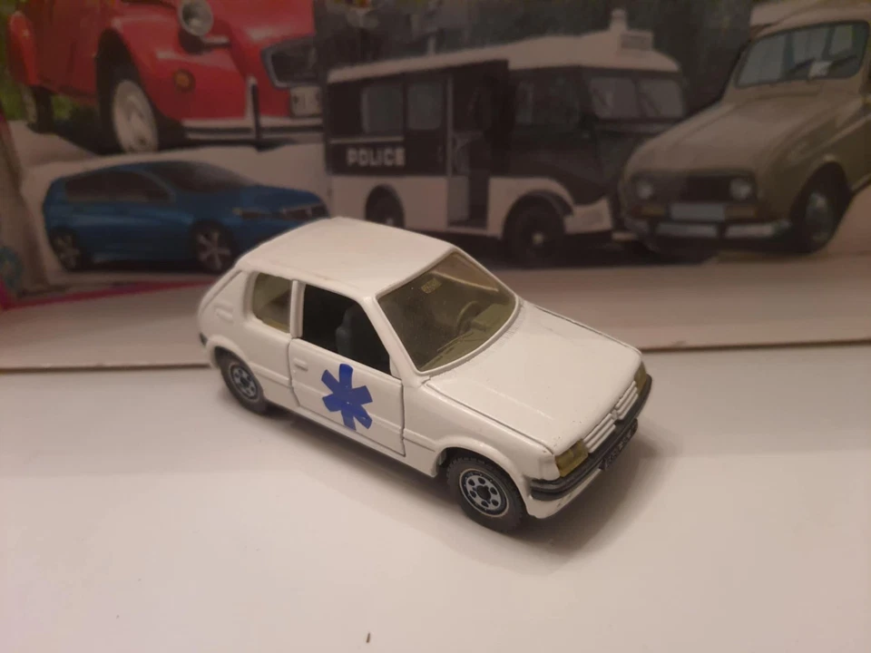 Peugeot 205 Gti "Ambulance" Solido au 1/43 Made in France - Photo 4/4