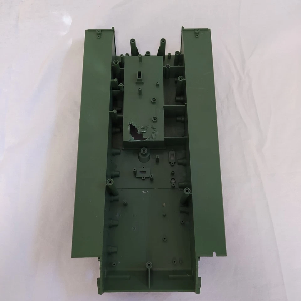 Scafo Panther da radiocomando scala 1:16 parzialmente danneggiato - Immagine 3 di 4