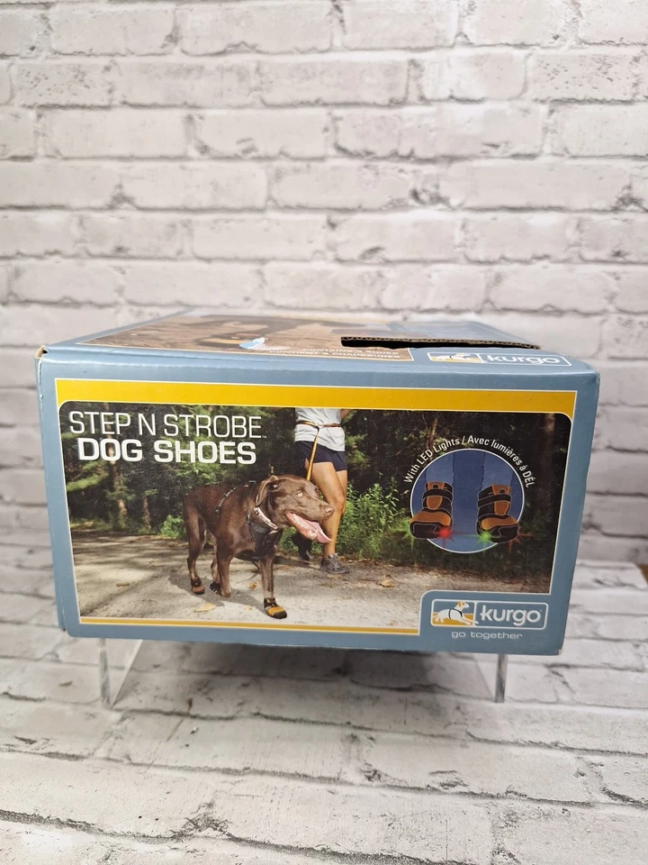 Zapatos para perros Kurgo Step and Strobe XL iluminados zapatos súper limpios para perros grandes Foto 3 de 4