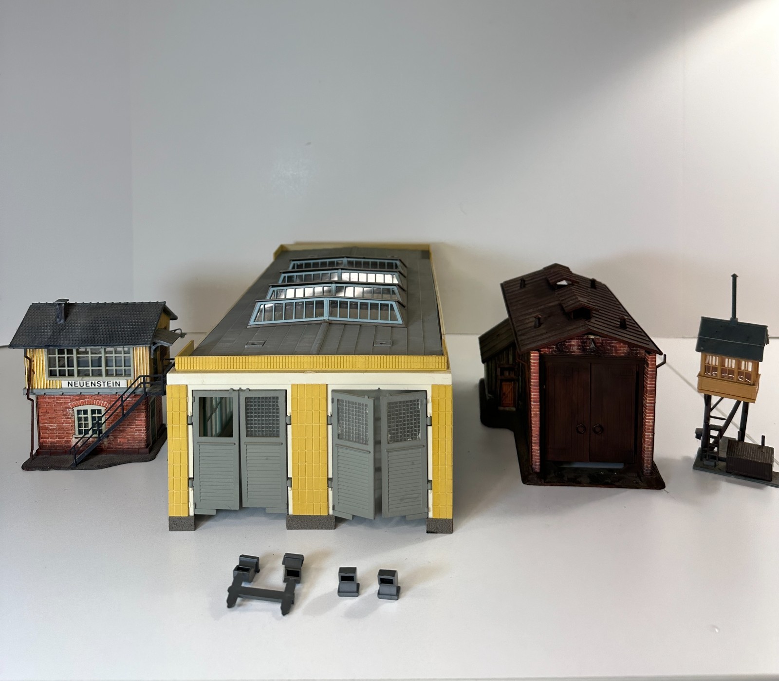 Lot Of 4 Ho Scale Buildings For Model Train Railroad Displays