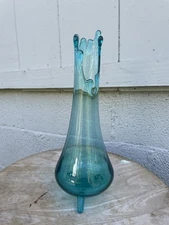 L.E. Smith Mid Century 10.5" Modern Vintage Tri Foot Swung Glass Vase 