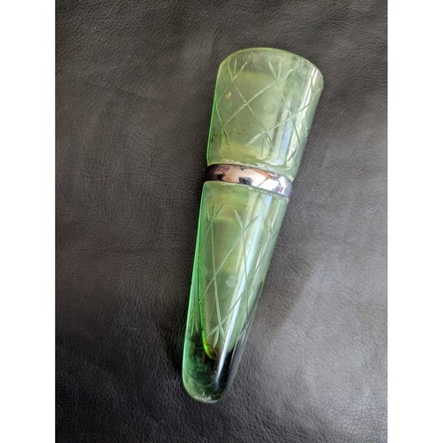 Jarrón antiguo vintage de vidrio de uranio grabado verde para coche tablero de instrumentos - Imagen 3 de 8
