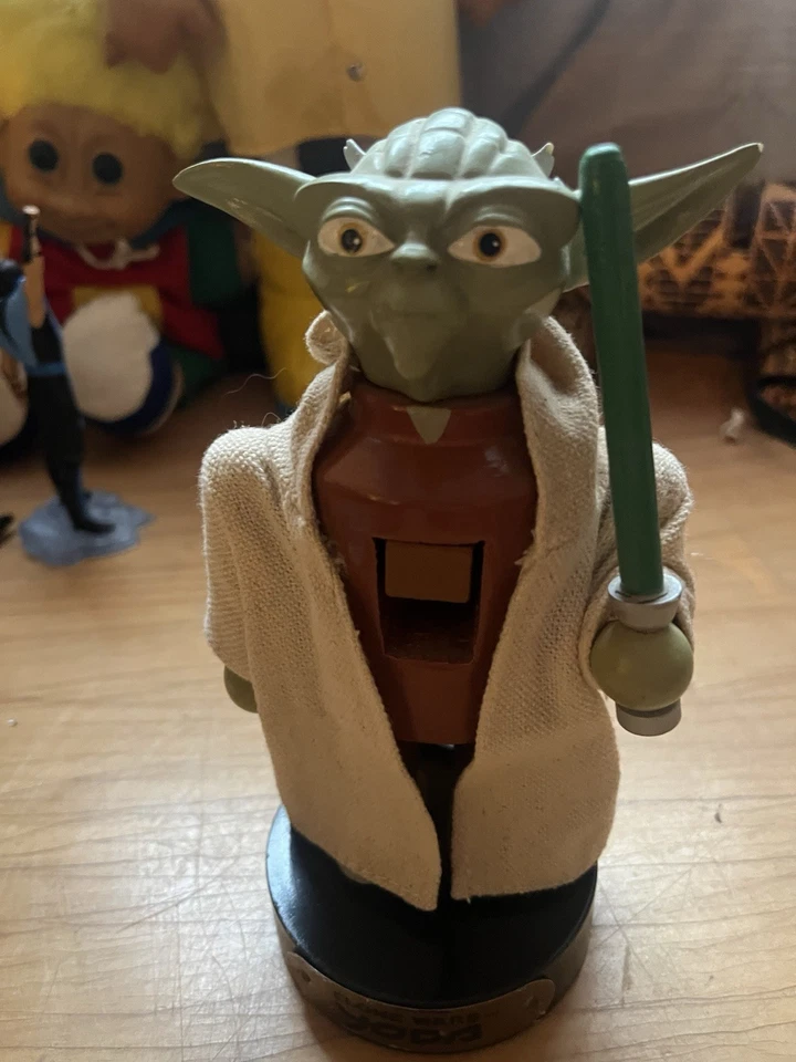 Star Wars Nut Cracker Yoda por Kurt S Adler 2010 El ataque de los clones Foto 2 de 4