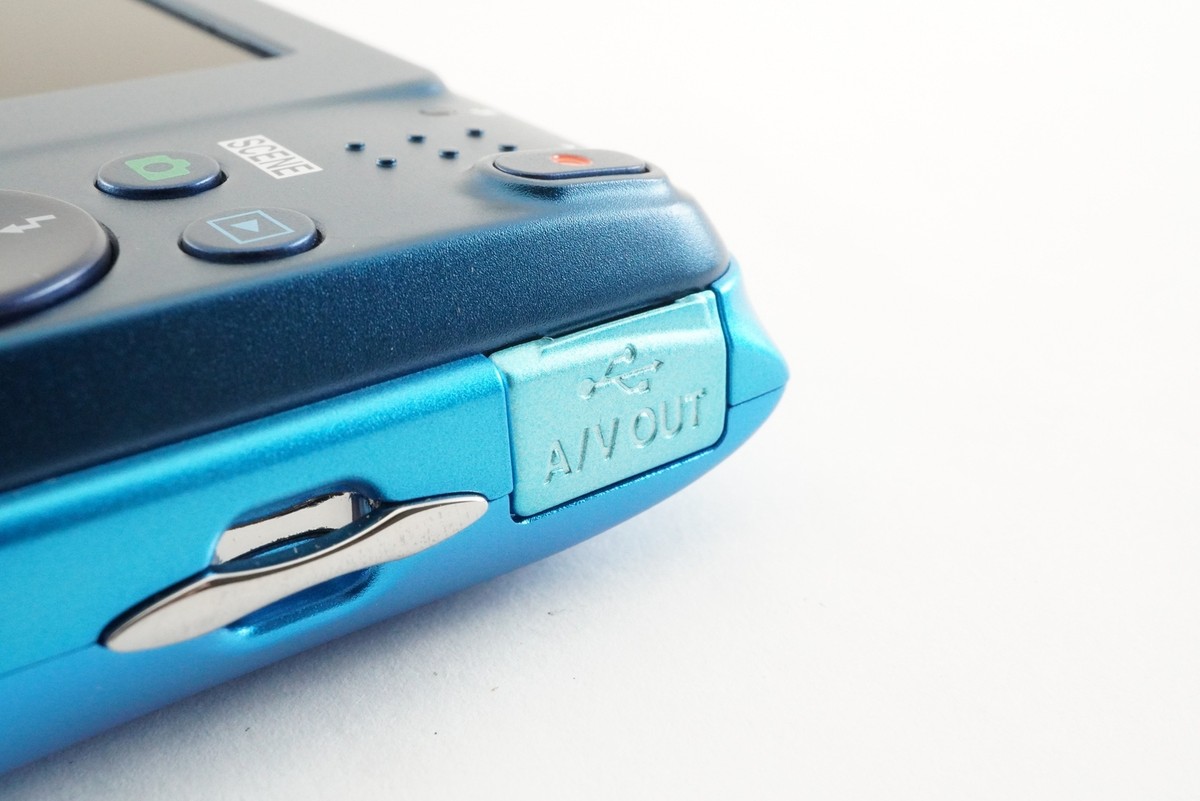 Nikon COOLPIX S3600 Blue In Box + 4GB SDHC Card Digital Camera