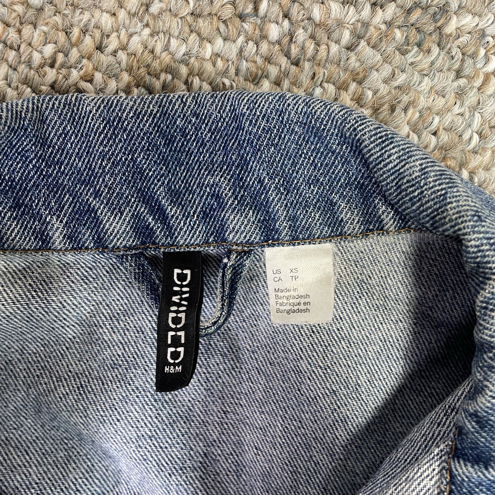 DIVIDED H&M - WOMEN'S MEDIUM WASH DENIM JACKET - SIZE XS thumbnail 10