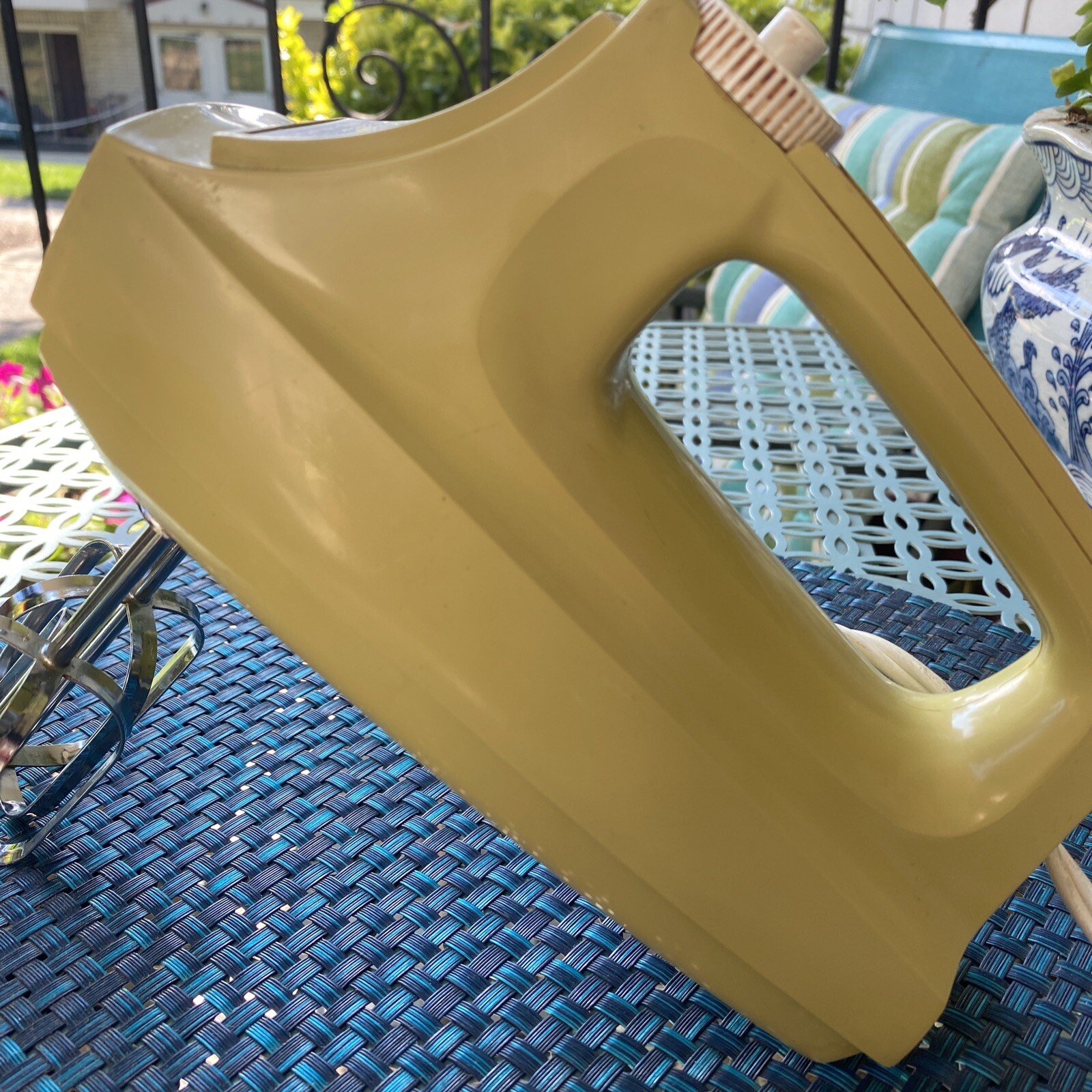 Vintage Waring 12 Speed Solid State Hand Mixer Kitchen Ware - Works