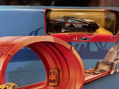 Hot Wheels Loop Stunt Champion Track Set with Dual-Track Loop