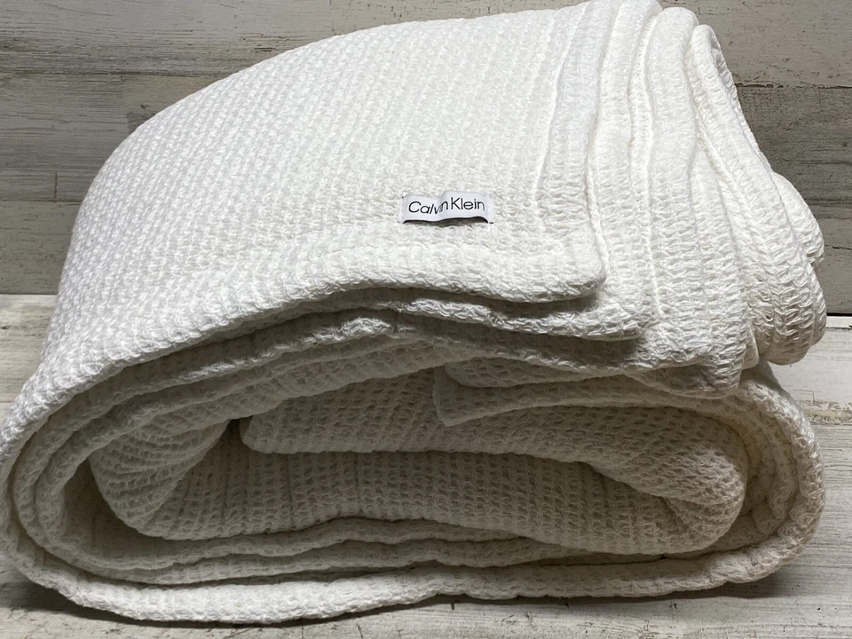 "Manta Queen ultra suave tejida en anillo blanca Calvin Klein 90""x90""" Foto 3 de 4