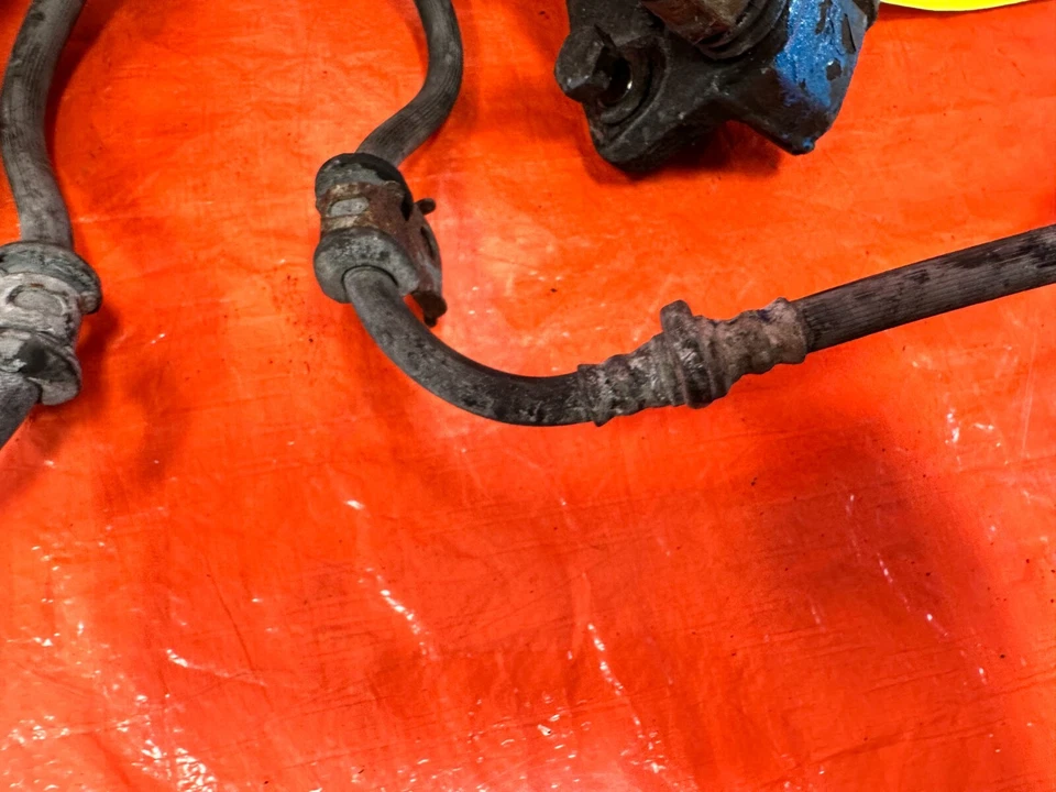 88-89 HONDA CRX DX SI - FRONT BRAKE CALIPERS - LEFT RIGHT CALIPER SET - OEM 277 - Image 4 of 4