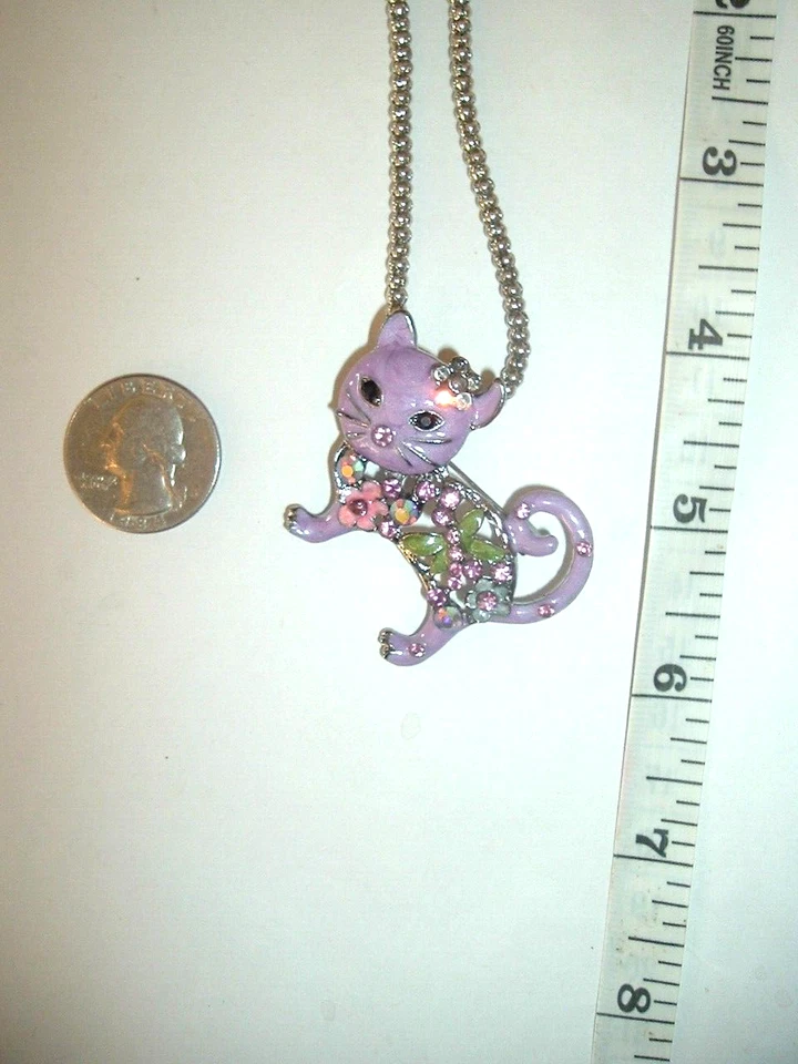 COLLAR COLGANTE Betsey Johnson ESMALTE PÚRPURA GATO MULTICOLOR FLORES EN CUERPO Foto 4 de 4