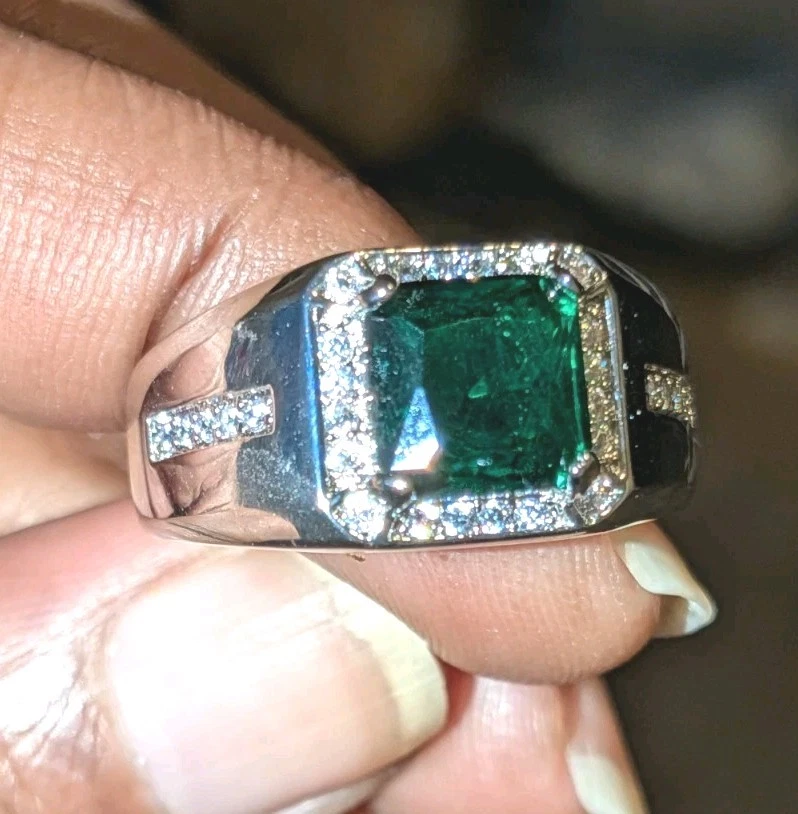 Anillo de diamantes plateado clásico para hombre verde esmeralda de piedras preciosas creado en laboratorio talla 9 Foto 2 de 4