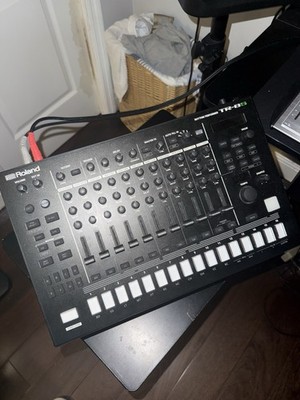 Roland TR-8S Drum Machine Sampler Sequencer, 16 Pads, Effects, Black