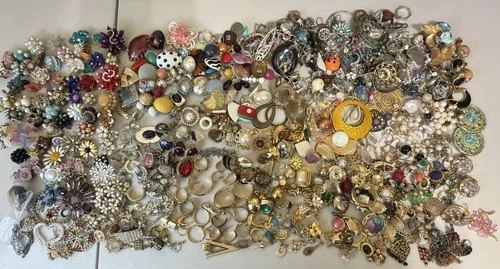 Costume Jewelry some Vintage Single Earring Lot 5 Lbs Craft Junk Broken Jewelry