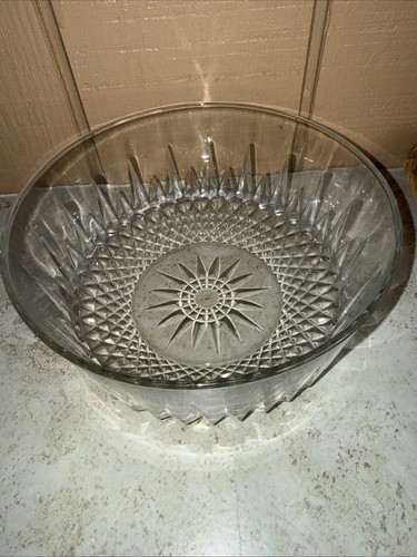 Arcoroc USA Glass Starburst Pattern Clear Glass Serving Bowl 9” Diameter Vintage