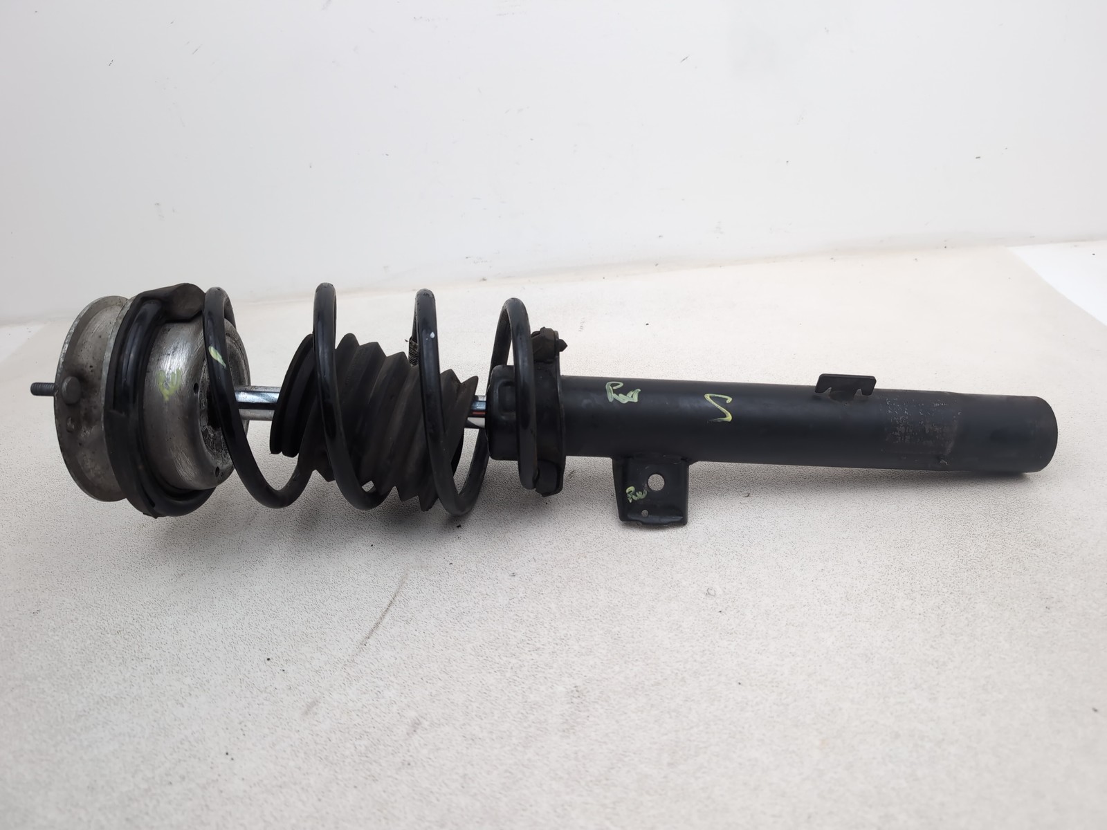 BMW E81 E82 E87 E88 1 E SERIES 2008-2012 STRUT/SHOCK/LEG (FRONT PASSENGER SIDE)