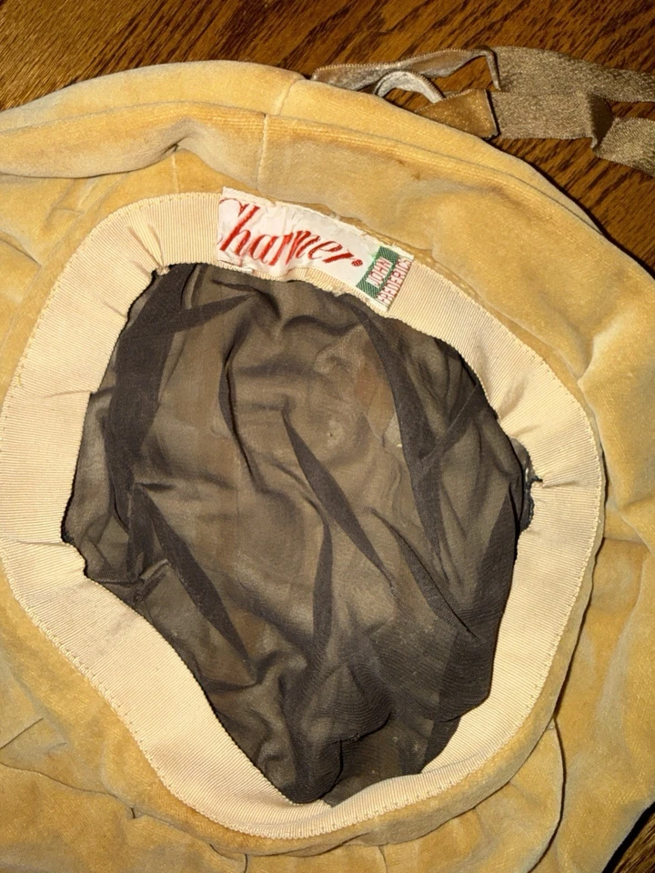 Vintage 1950s Charmer Velour Cloche Hat – Made in USA – Golden Velvet with Bow - Image 4 of 4