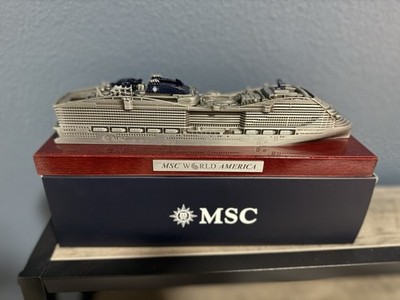 *SIGNED BY CAPTAIN* MSC World America Model Ship *SIGNED BY CAPTAIN*