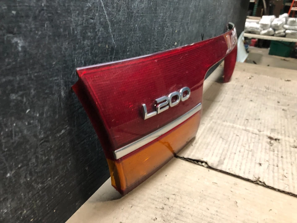 Luz trasera central para maletero Saturn L200 2000 a 2003 sedán H4546 Foto 3 de 4