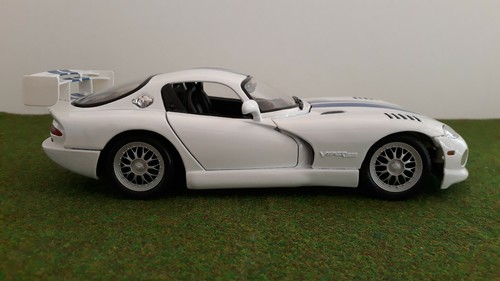 DODGE VIPER GTS-R 1997 blanc o 1/18 MAISTO 31845 voiture miniature de collection - Picture 5 of 10