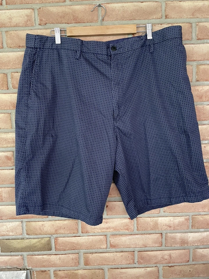 Pantalones Cortos Claiborne Hombre Frente Plano Talla 44-11” Entrepierna-Azul Marino/Gris Cuadros Foto 2 de 4