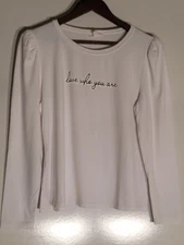 Riley & Rae T-Shirt Womens Medium White Crew Neck Long Sleeve Love Who You Are 