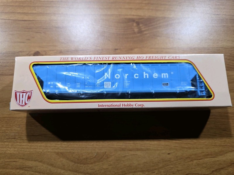 IHC Norchem Blue Covered 3 Bay Hopper 41000  HO Scale New NOS 35261