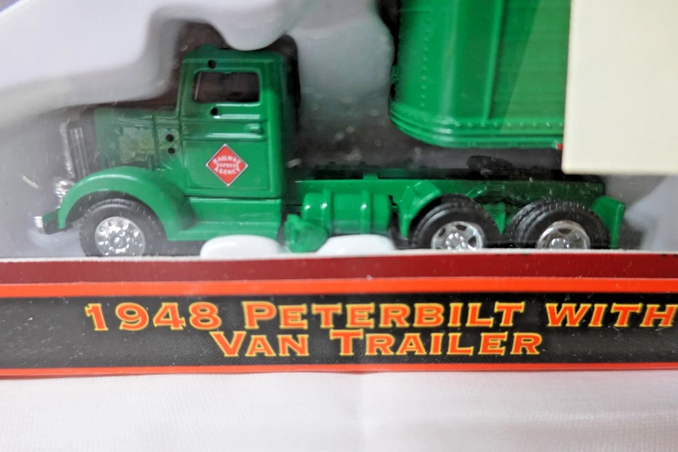 ERTL 4517D (set of 2 damaged/defects) 1948 PETERBILT WITH VAN TRAILER 1:87 Scale - Image 2 of 4