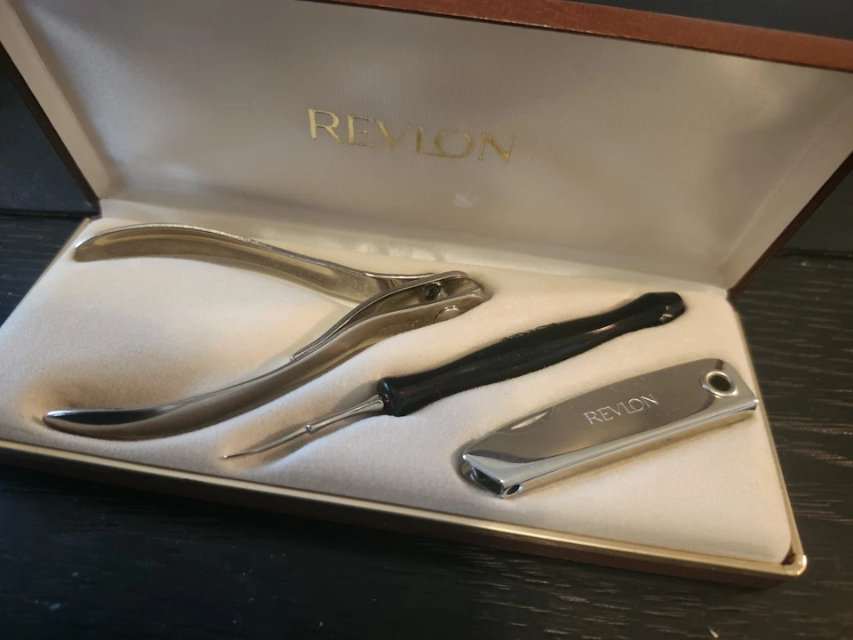 Kit de aseo de uñas Revlon The Grand Essentials para hombre Foto 2 de 4