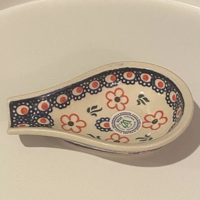 Wiza Boleslawiec Polish Pottery Spoon Rest Hand Painted Poland Red Daisies, New