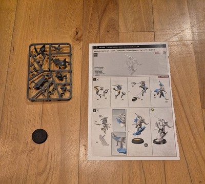 Warhammer 40k Harlequin Solitaire im Gussramen mit Anleitung und Base