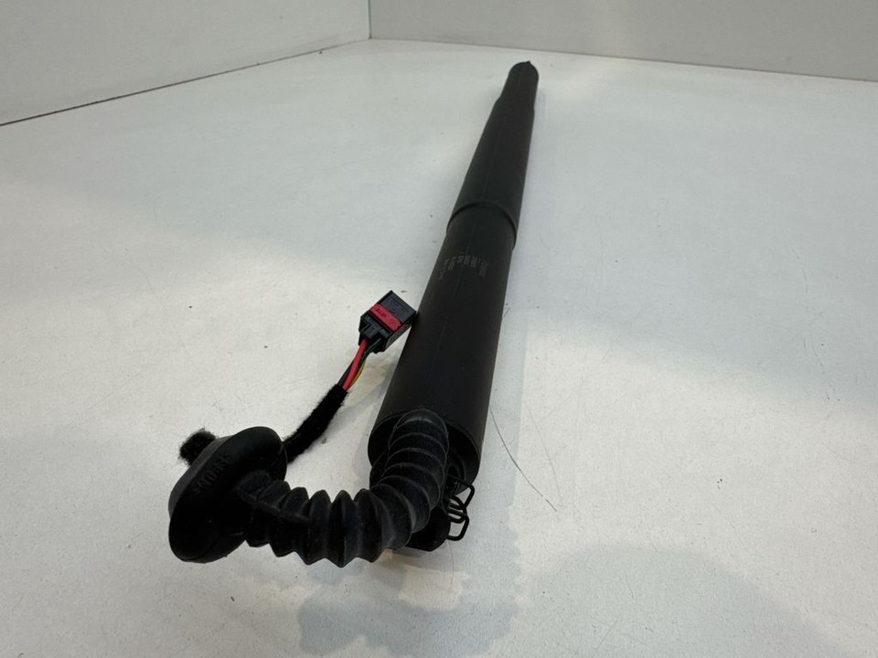 Polestar 2 2022 Rear right Tailgate trunk strut damper 31689670 BKD3308 ...