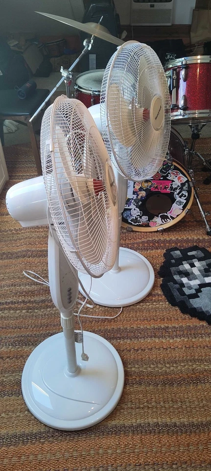 Dos ventiladores de pie de pedestal de doble hoja Honeywell HSF1640B 16" - blancos - ¡20 $ cada uno! Foto 3 de 4