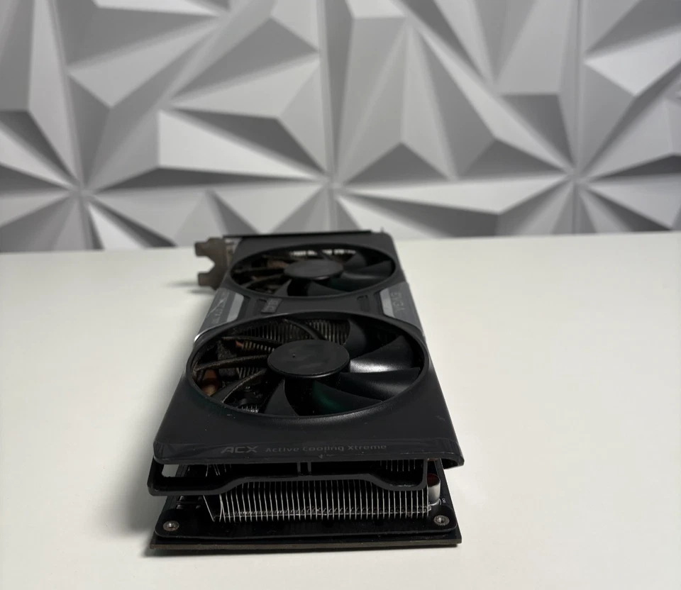 EVGA GeForce GTX 760 Graphics Card 02G-P4-2765-KR - For Parts #A18 - Image 3 of 4