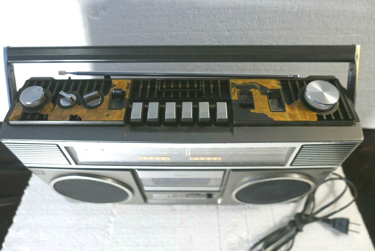 VINTAGE SONY BOOMBOX CASSETTE PLAYER CFS-65 MADE IN JAPAN FM