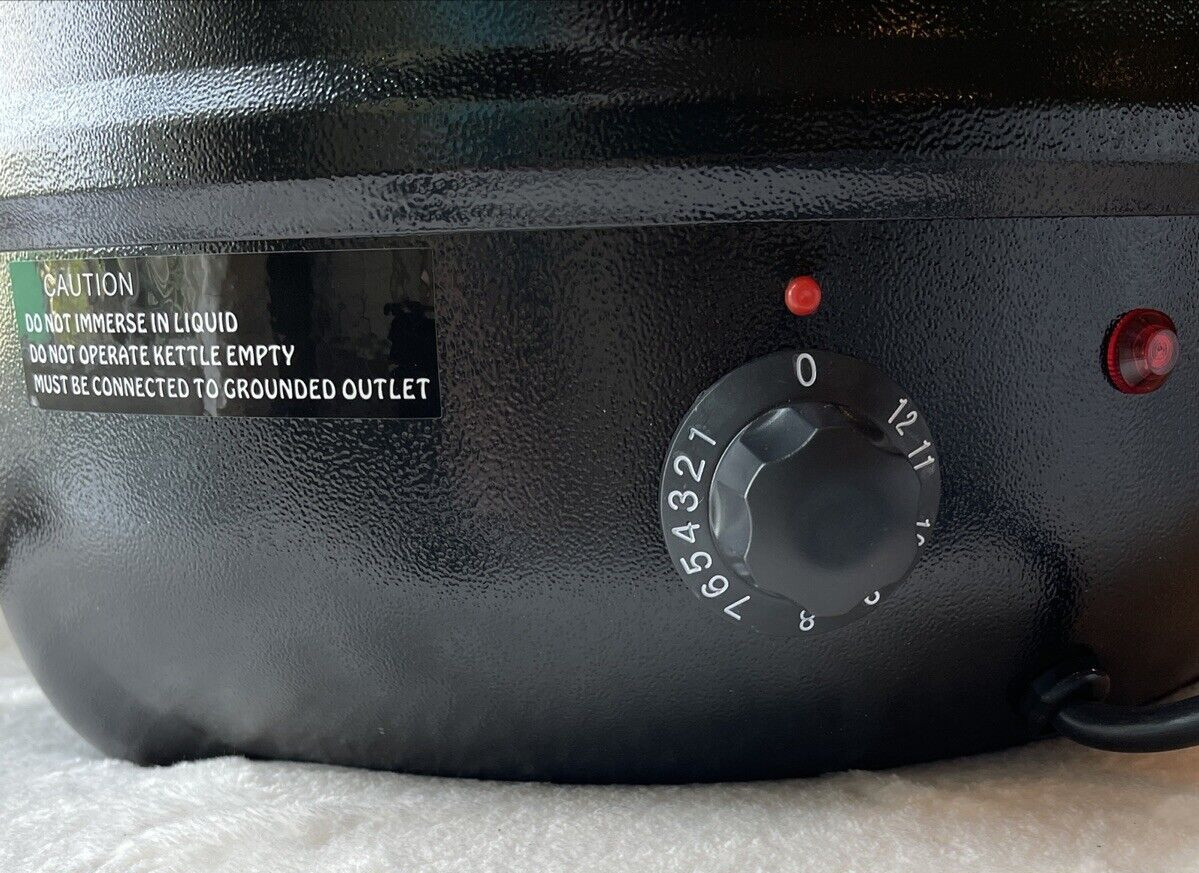 Avantco S30 11 Qt. Black Deluxe Soup Kettle Warmer - 120V, 400W Magnetic Labels
