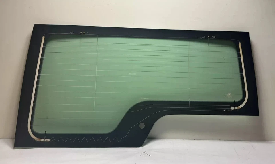 Fits: 2005-2009 Land Rover LR3 / 2010-2017 LR4 Rear Glass Window Clear + Heated Foto 2 de 3