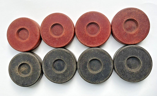 Set 8 Vtg 4” Bakelite Shuffleboard Discs 4 Black 4 Red Tested abt170 Gr Ea 01806